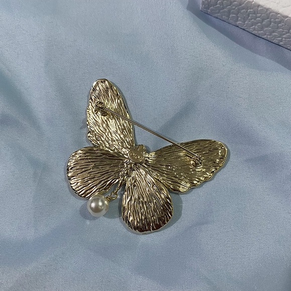 Dior Butterfly Pearl Pendant Brooch - Picture 3 of 7